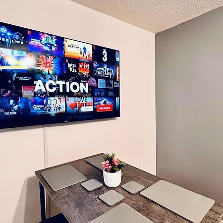 Urban Bliss Stylish Townhouse With Free Parking For A Convenient City Stay Ливърпул Екстериор снимка